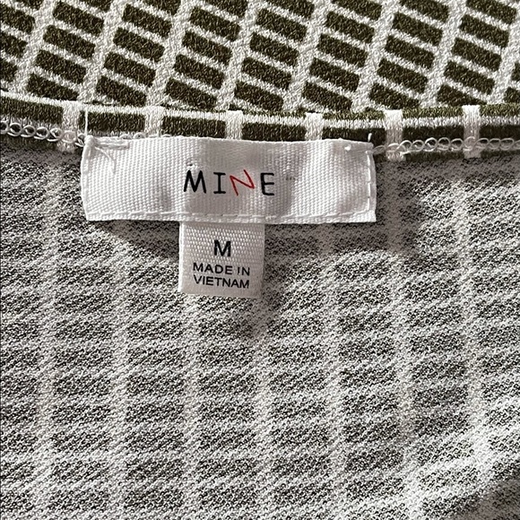 Mine geometrical design blouse size medium - Picture 8 of 10